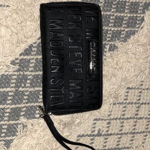 Steve Madden Wristlet